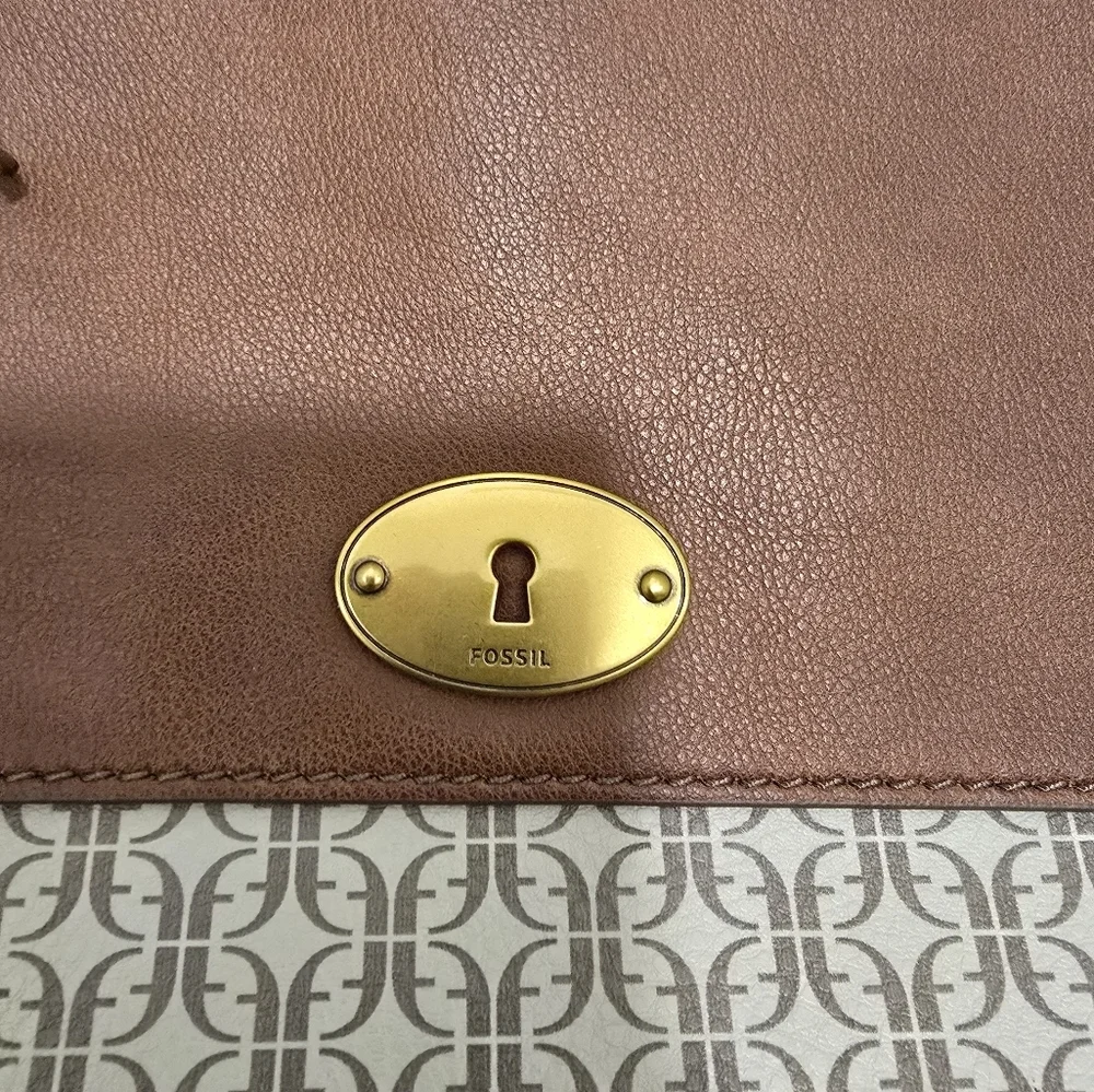 Fossil Gabriella Flap Crossbody Taupe Tan Chic Cabincore Classic Travel Vacation